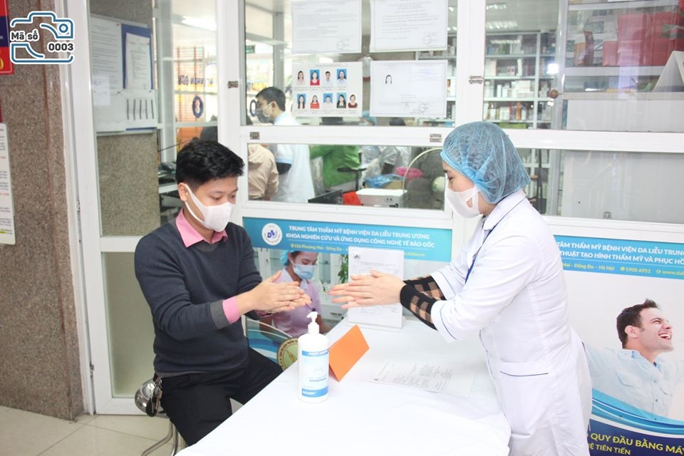 Làm không hết việc nhưng thu nhập của cán bộ, nhân viên y tế giảm do Covid-19 lam khong het viec nhung thu nhap cua can bo nhan vien y te giam do covid 19