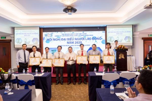 Ký kết nhiều điều khoản có lợi so với luật cho người lao động ky ket nhieu dieu khoan co loi so voi luat cho nguoi lao dong