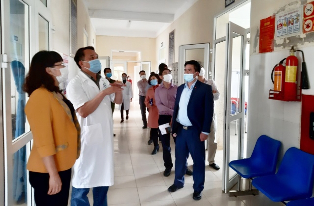 “4 ngày, cháu không biết đến nghỉ lễ vì phải ẵm em”