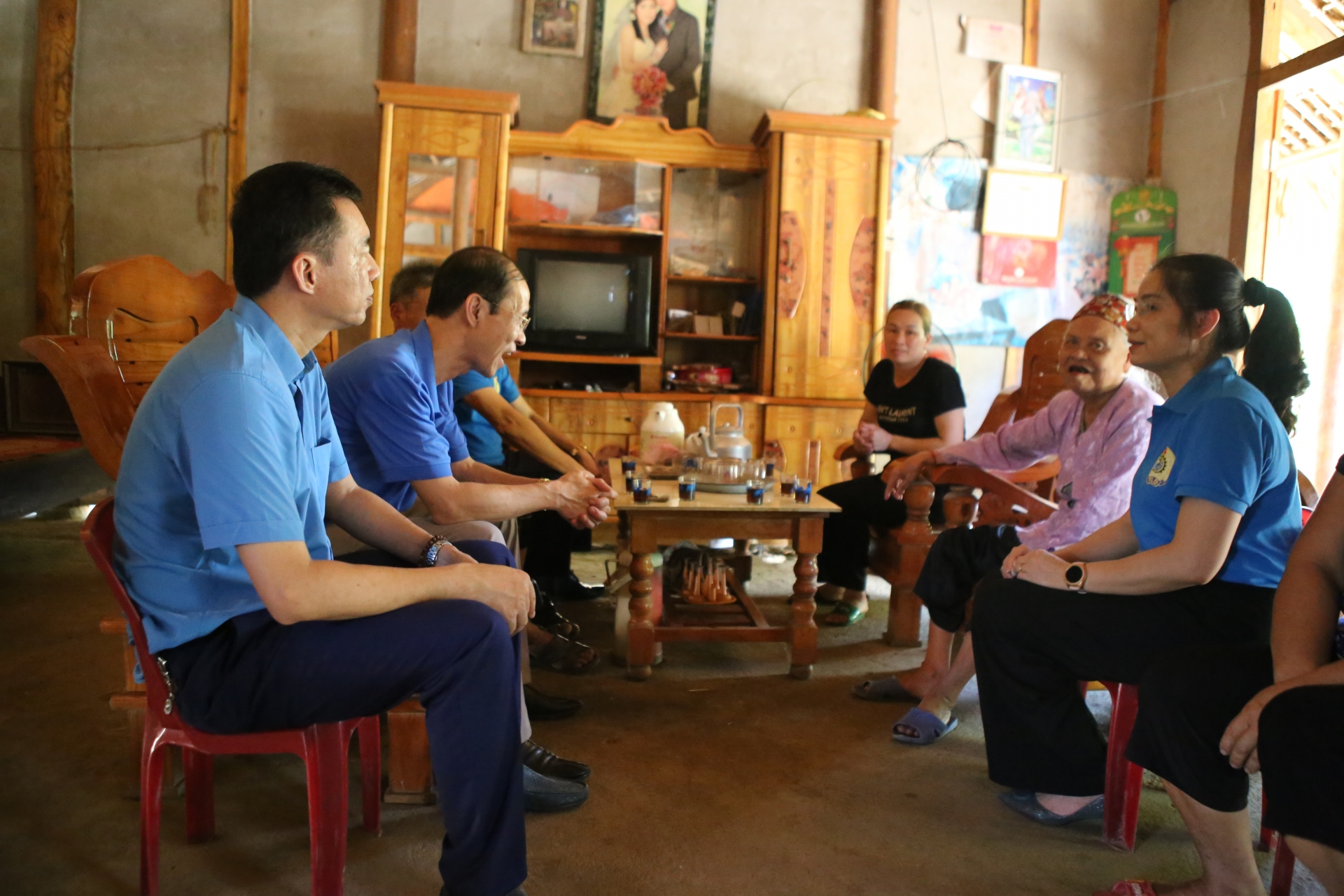 Những người giữ “kho tài sản ngoài trời", chống chọi với mưa bão, dịch bệnh nhung nguoi giu kho tai san ngoai troi chong choi voi mua bao dich benh