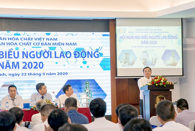 Công đoàn tích cực cùng người sử dụng lao động phòng chống dịch bệnh, khôi phục SXKD cong doan tich cuc cung nguoi su dung lao dong phong chong dich benh khoi phuc sxkd