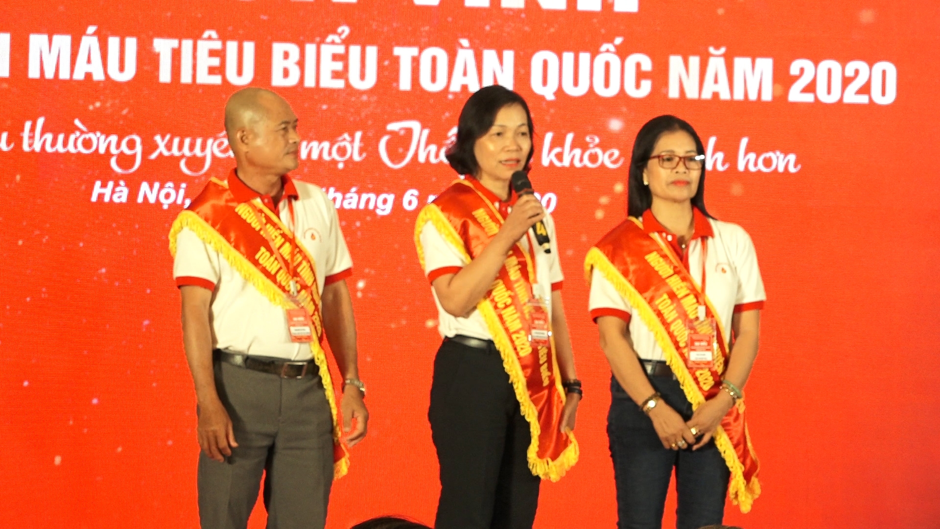 ton vinh 100 nguoi hien mau tieu bieu chia se giot mau hong de hoi sinh su song