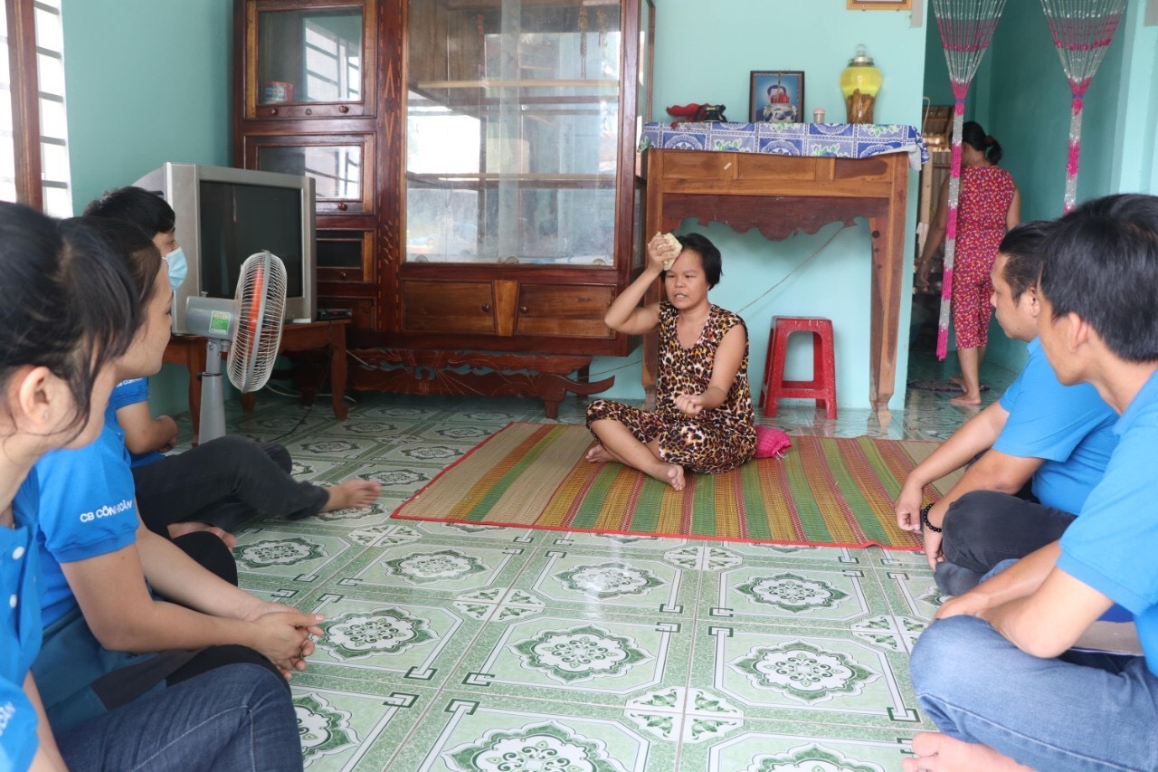 tung 5000 dong gom gop cua dong nghiep da giup toi vuot qua benh hiem ngheo