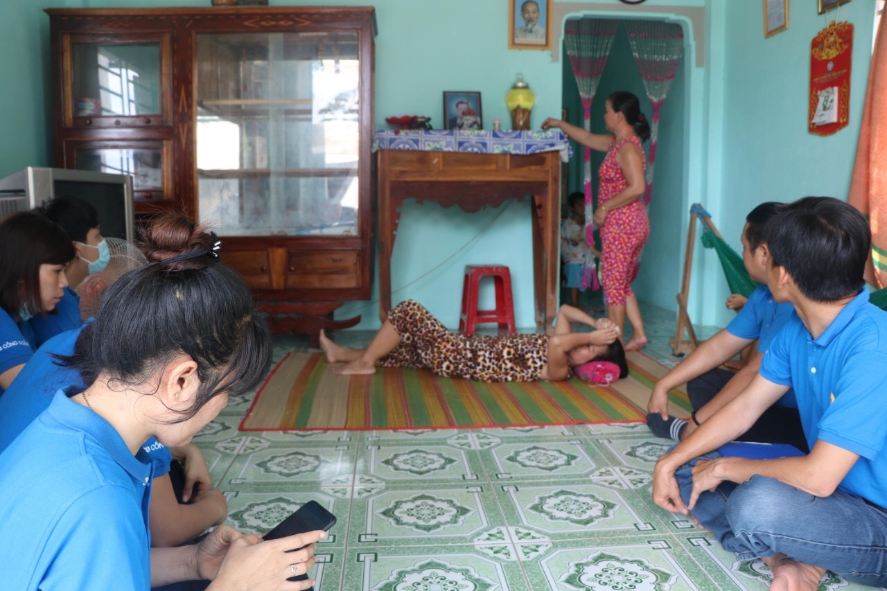 tung 5000 dong gom gop cua dong nghiep da giup toi vuot qua benh hiem ngheo