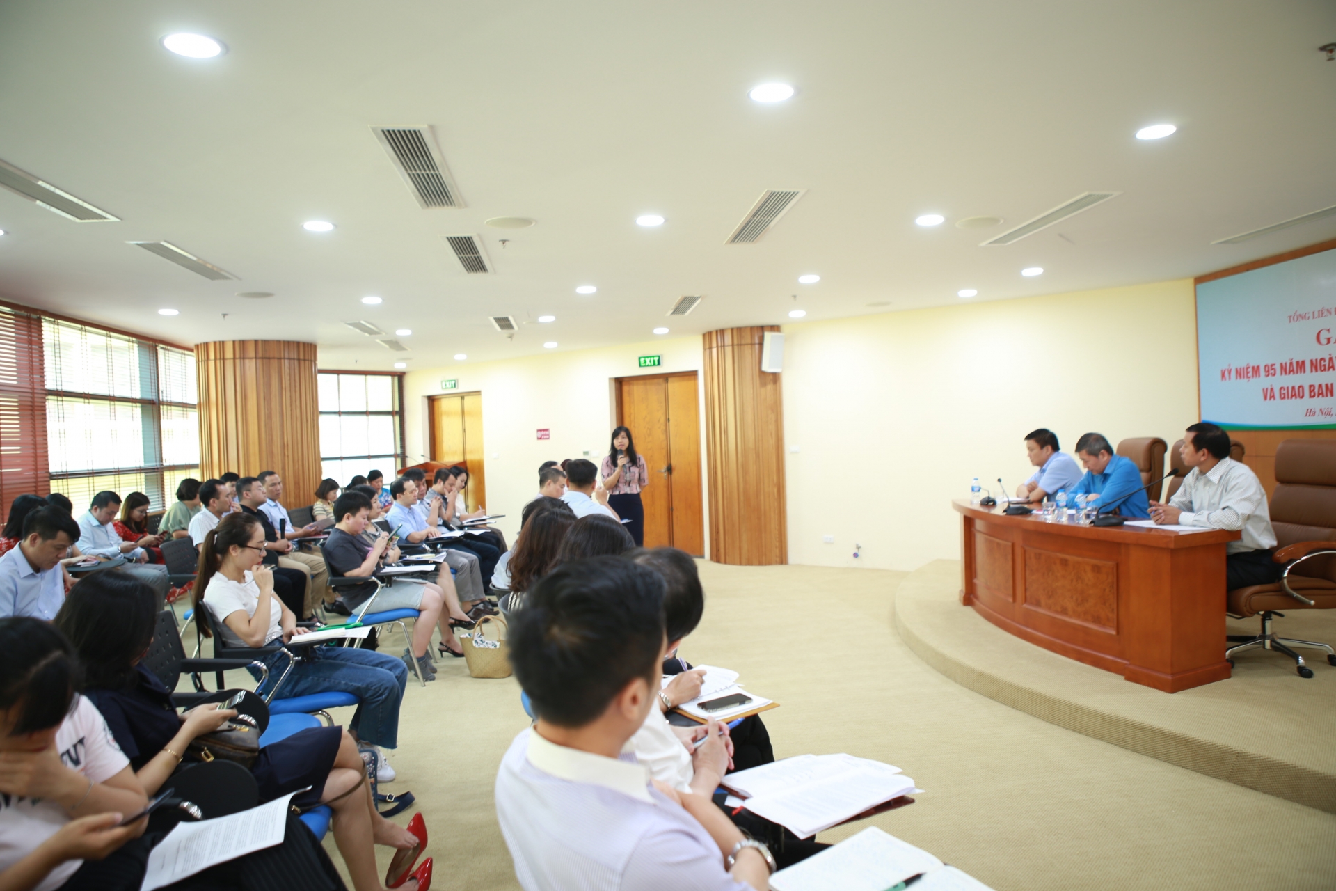 500.000 đến 1.000.000 người lao động được hỗ trợ từ nguồn tích lũy của công đoàn 500000 den 1000000 nguoi lao dong duoc ho tro tu nguon tich luy cua cong doan