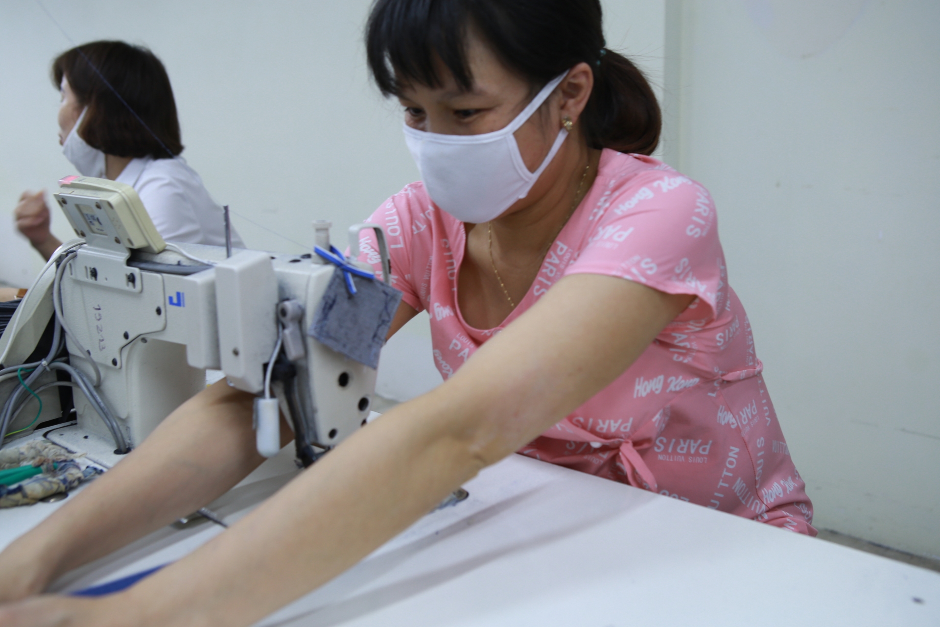 Doanh nghiệp dù còn một đồng doanh thu, lao động không được hỗ trợ từ gói 62.000 tỷ? doanh nghiep du con mot dong doanh thu lao dong khong duoc ho tro tu goi 62000 ty