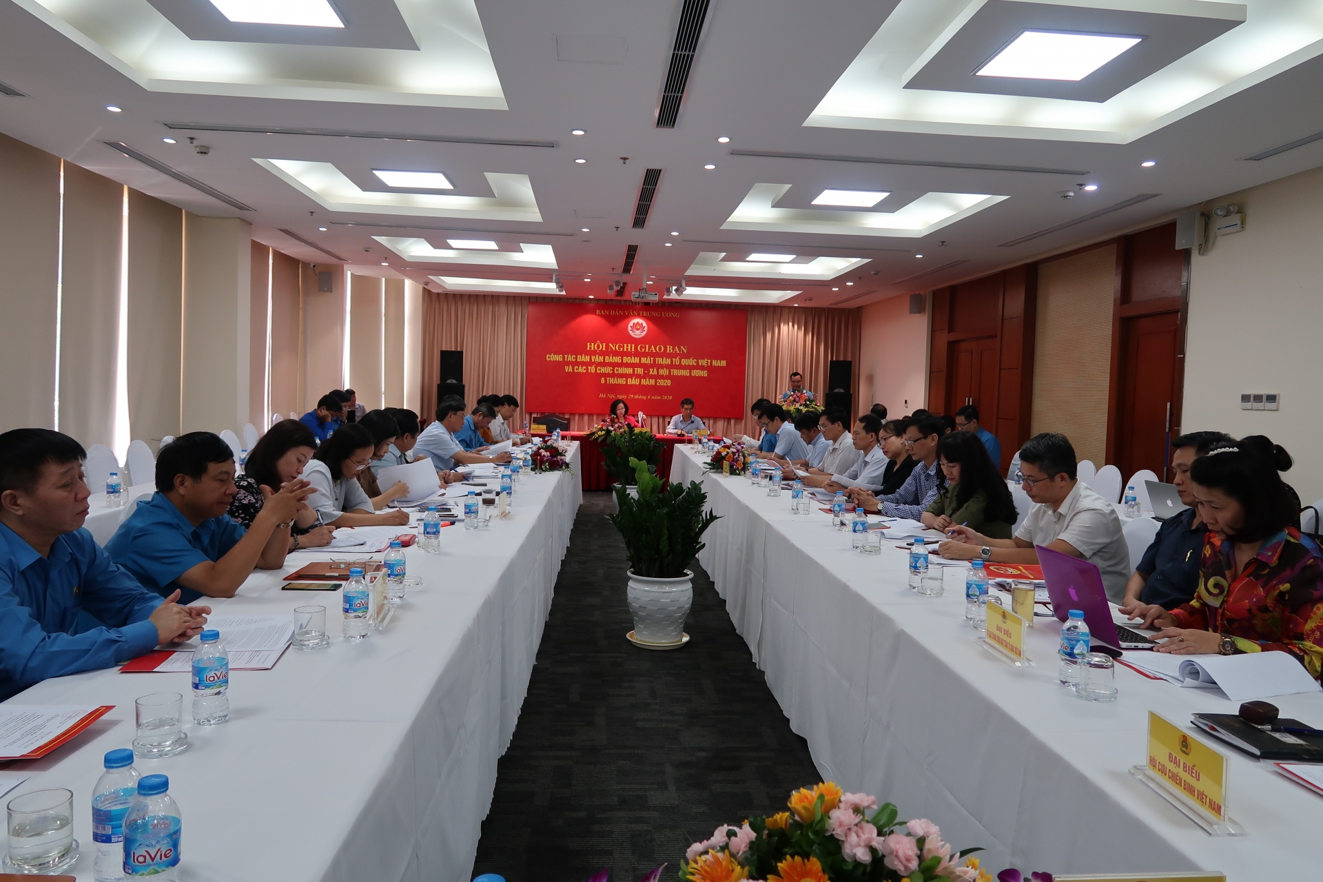 Tiếp thu kiến nghị của Tổng Liên đoàn về tháo gỡ khó khăn, vướng mắc của gói 62.000 tỷ tiep thu kien nghi cua tong lien doan ve thao go kho khan vuong mac cua goi 62000 ty