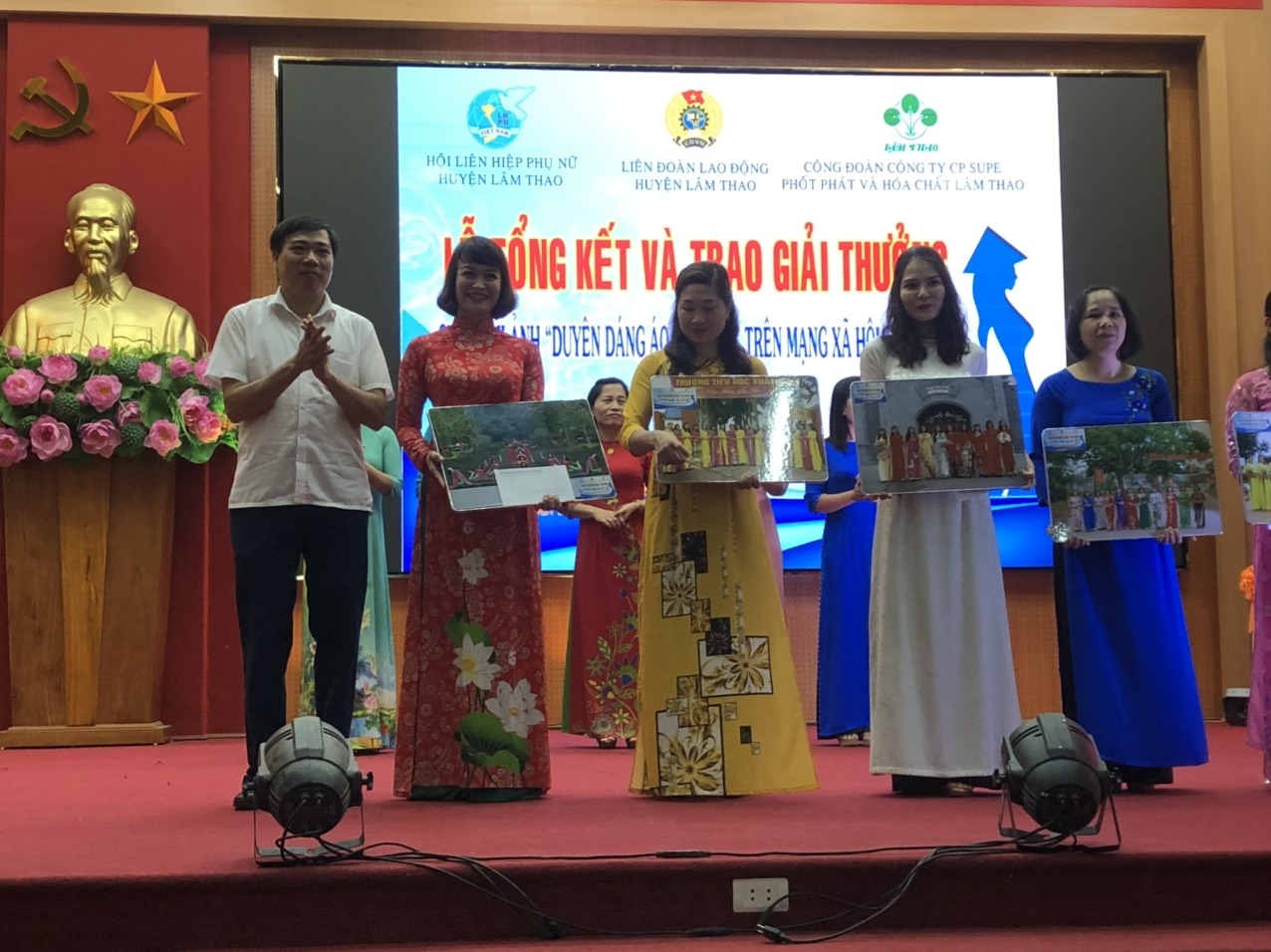 lam cho lao dong nu dep va duyen dang hon voi ao dai