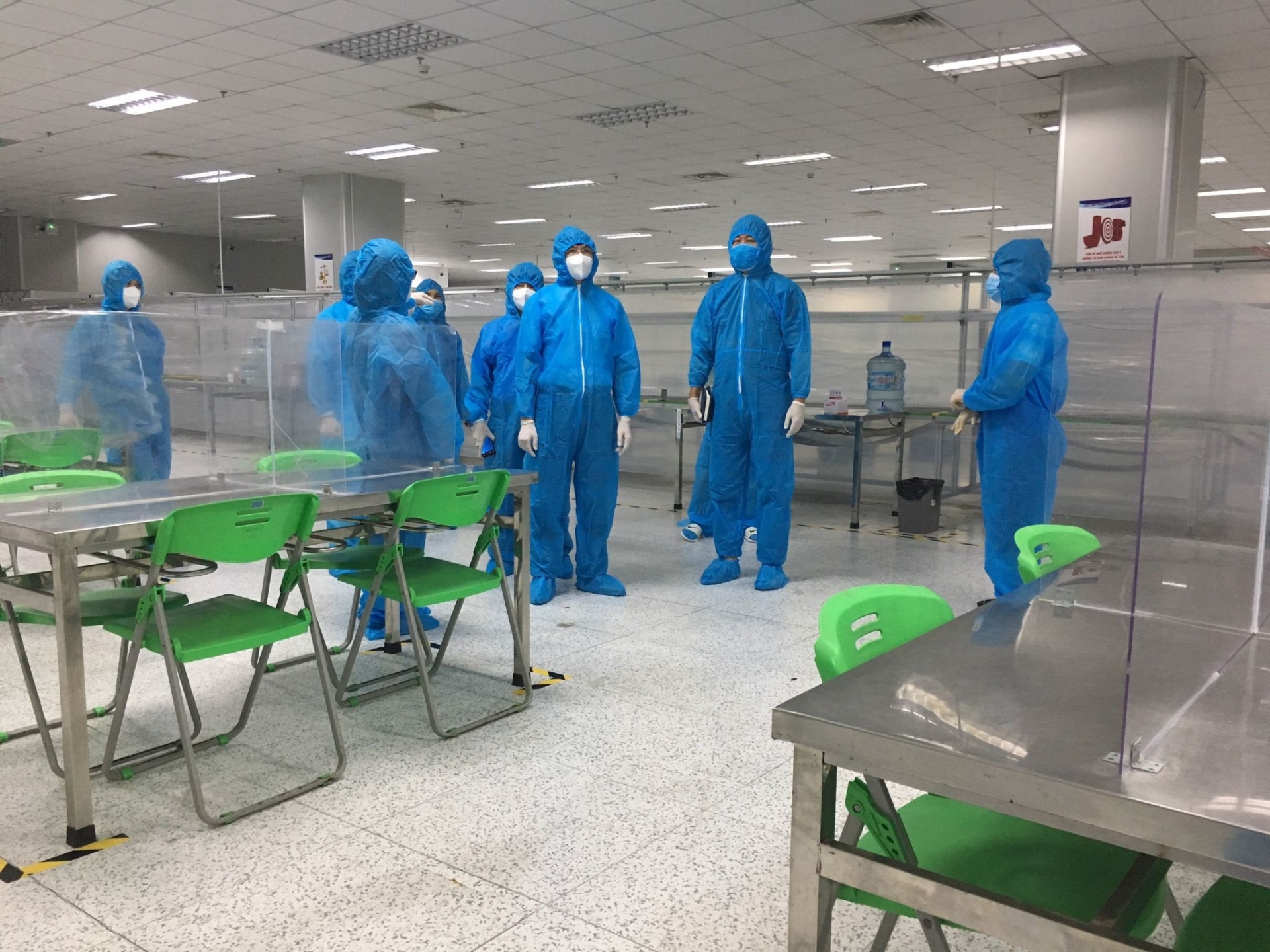 Tiếp tục chống dịch xâm nhập vào khu công nghiệp sau khi có 7 công nhân dương tính Tiếp tục chống dịch xâm nhập vào khu công nghiệp sau khi có 7 công nhân dương tính