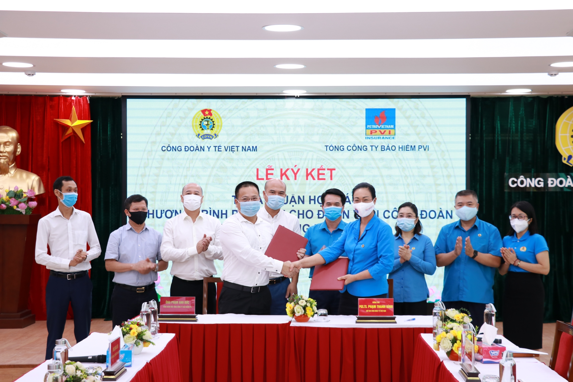 Cán bộ y tế mắc Covid-19 được hỗ trợ 150.000 đồng/ngày khi điều trị Cán bộ y tế mắc Covid-19 được hỗ trợ 150.000 đồng/ngày khi điều trị