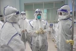 Y bác sĩ thời đại dịch Covid-19: Vừa mắc bệnh nền, vừa mắc Covid-19, vừa áp lực