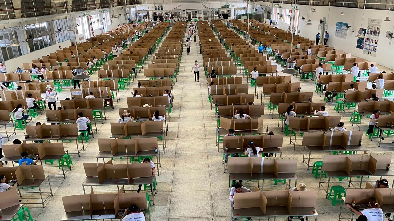 Người lao động góp từng 5.000 đồng cho Quỹ vaccine Covid-19