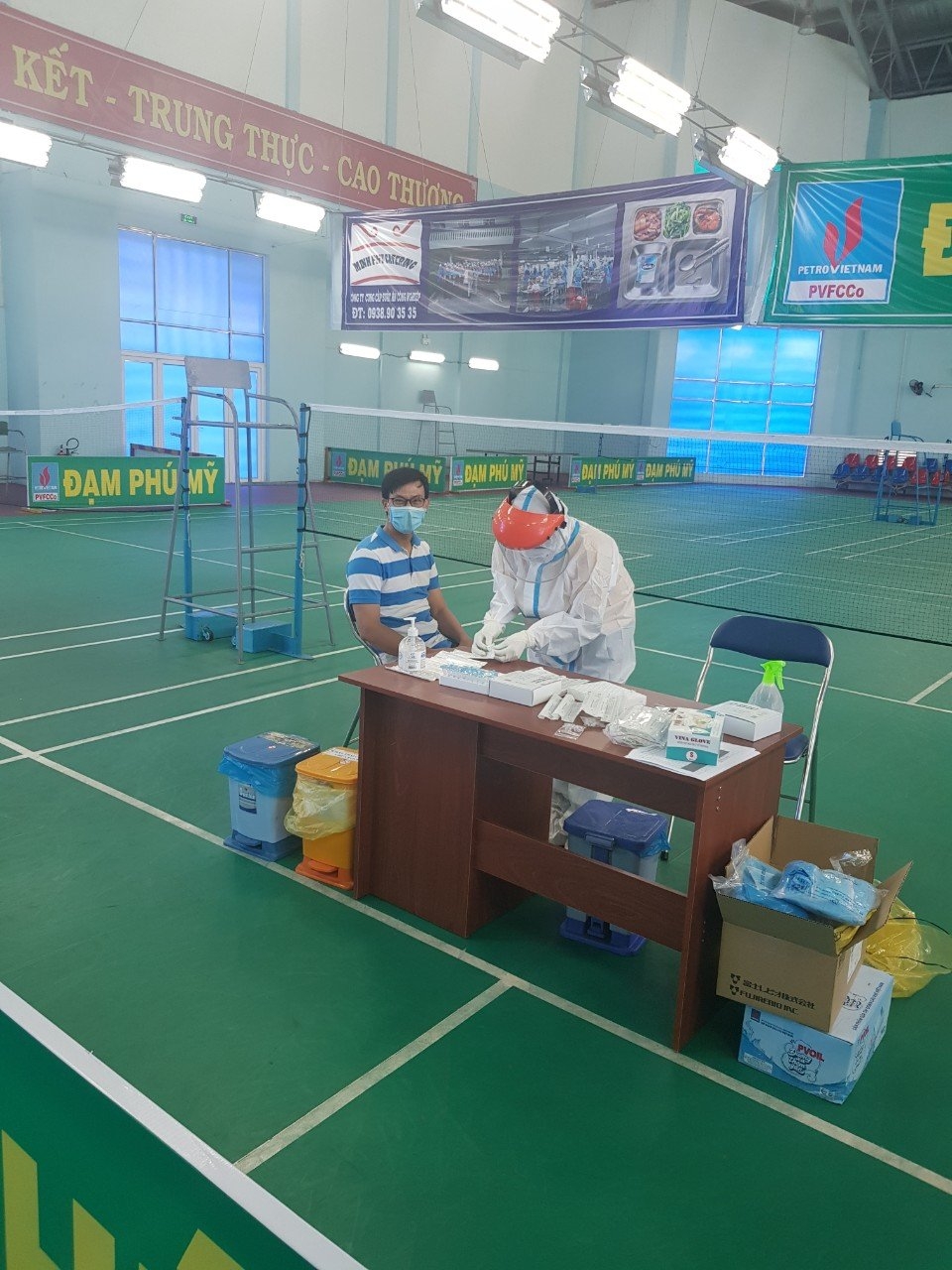 PVFCCo tiêm vaccine cho người lao động