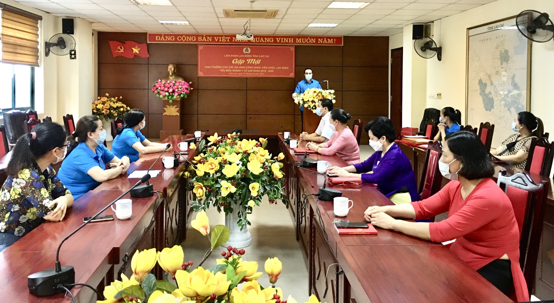 Lào Cai: Trao thưởng cho các gia đình CNVCLĐ tiêu biểu giai đoạn 2016 -2020