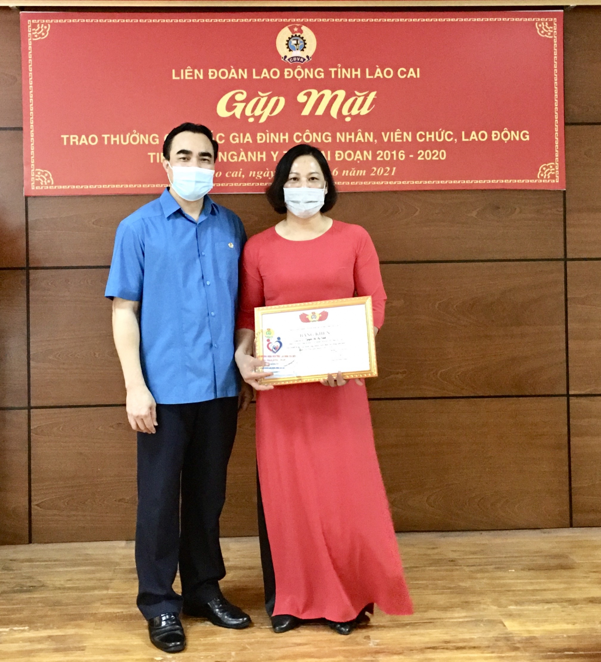 Lào Cai: Trao thưởng cho các gia đình CNVCLĐ tiêu biểu giai đoạn 2016 -2020