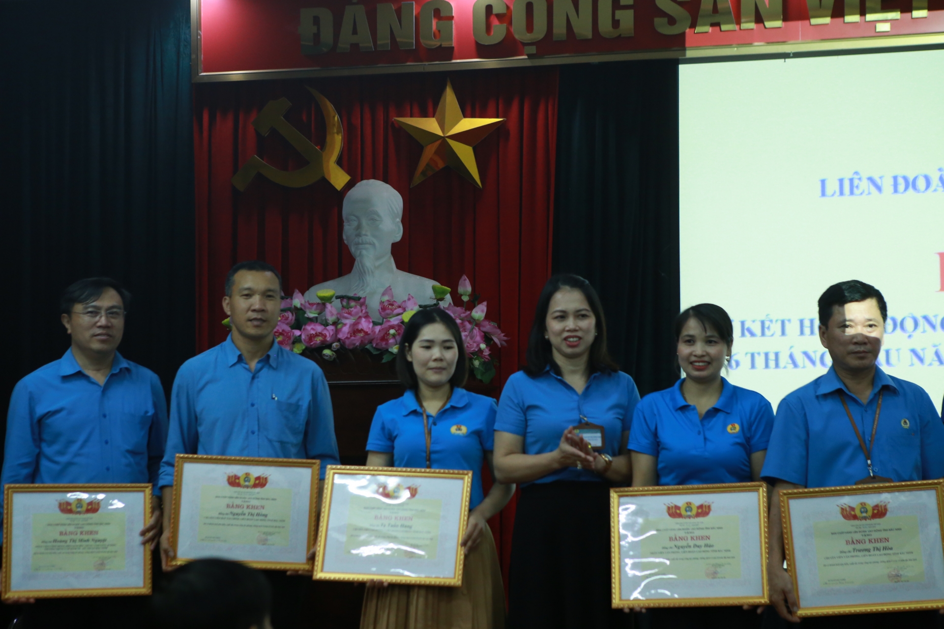 Hơn 8.000 công nhân ngừng việc do Covid-19 được công đoàn tìm việc làm mới hon 8000 cong nhan ngung viec do covid 19 duoc cong doan tim viec lam moi