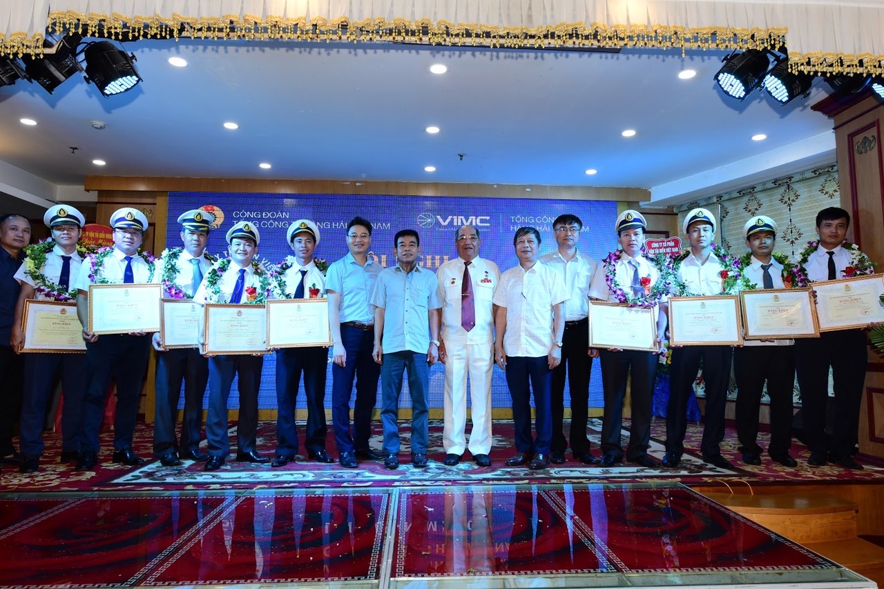 Người máy trưởng và những tâm tình về nghề đi biển nguoi may truong va nhung tam tinh ve nghe di bien