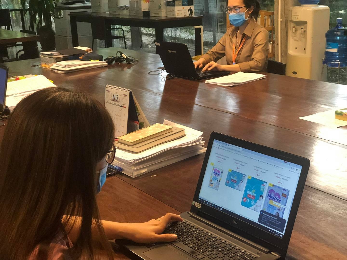 Chợ online trong nhà máy