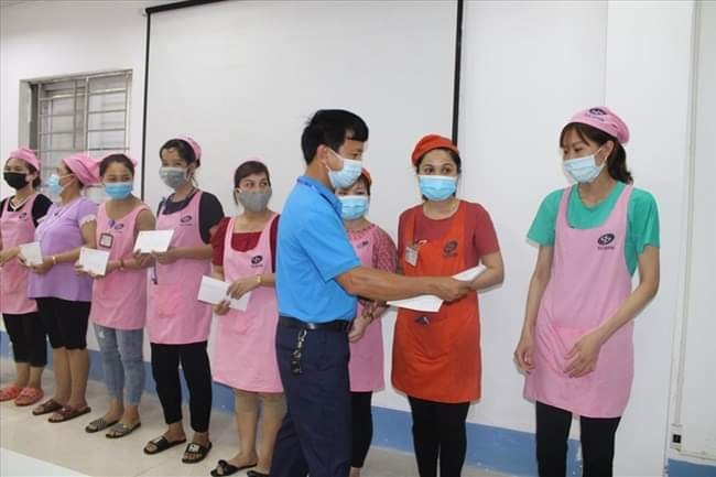 Lao động ảnh hưởng bởi dịch Covid-19 chỉ cần tham gia BHXH bắt buộc là được xét hỗ trợ Lao động ảnh hưởng bởi dịch Covid-19 chỉ cần tham gia BHXH bắt buộc là được xét hỗ trợ