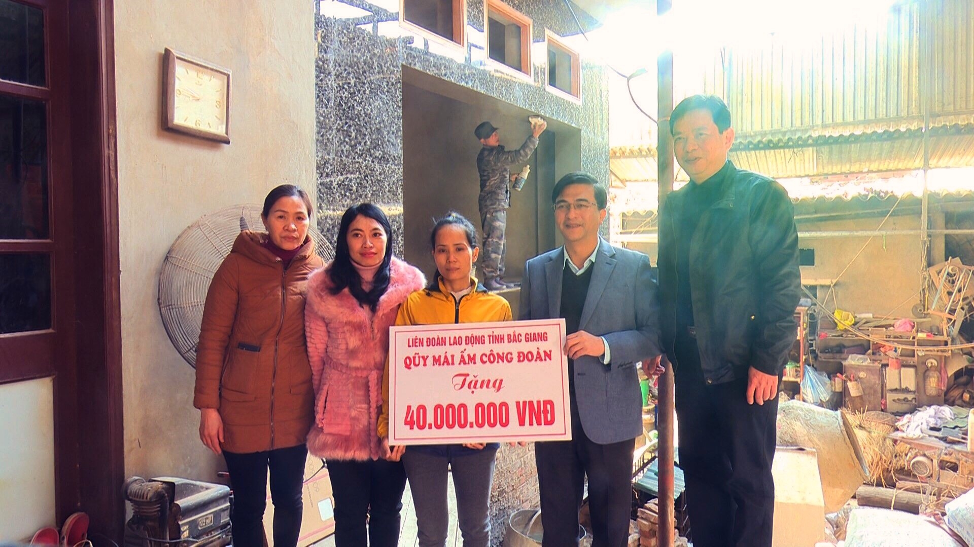 “Em cần chồng em ngồi dậy được và biết em là ai”