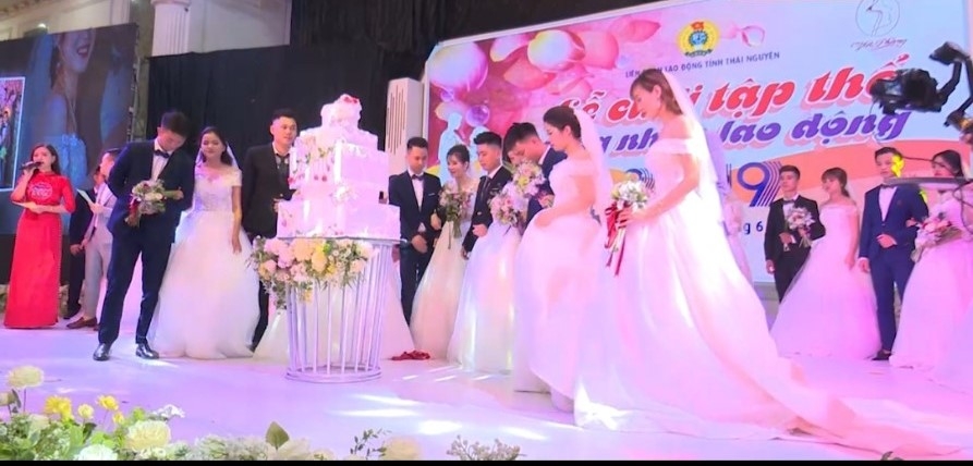 “Lương 8 triệu đồng/tháng, vợ chồng em may mắn hơn nhiều bạn công nhân thời dịch bệnh” “Lương 8 triệu đồng/tháng, vợ chồng em may mắn hơn nhiều bạn công nhân thời dịch bệnh”