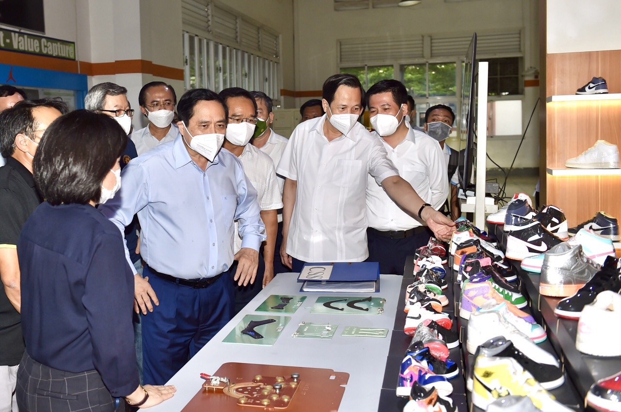 Cảm ơn Chính phủ và Bộ, ngành đã lắng nghe tổ chức Công đoàn, công nhân lao động Cảm ơn Chính phủ và Bộ, ngành đã lắng nghe tổ chức Công đoàn, công nhân lao động