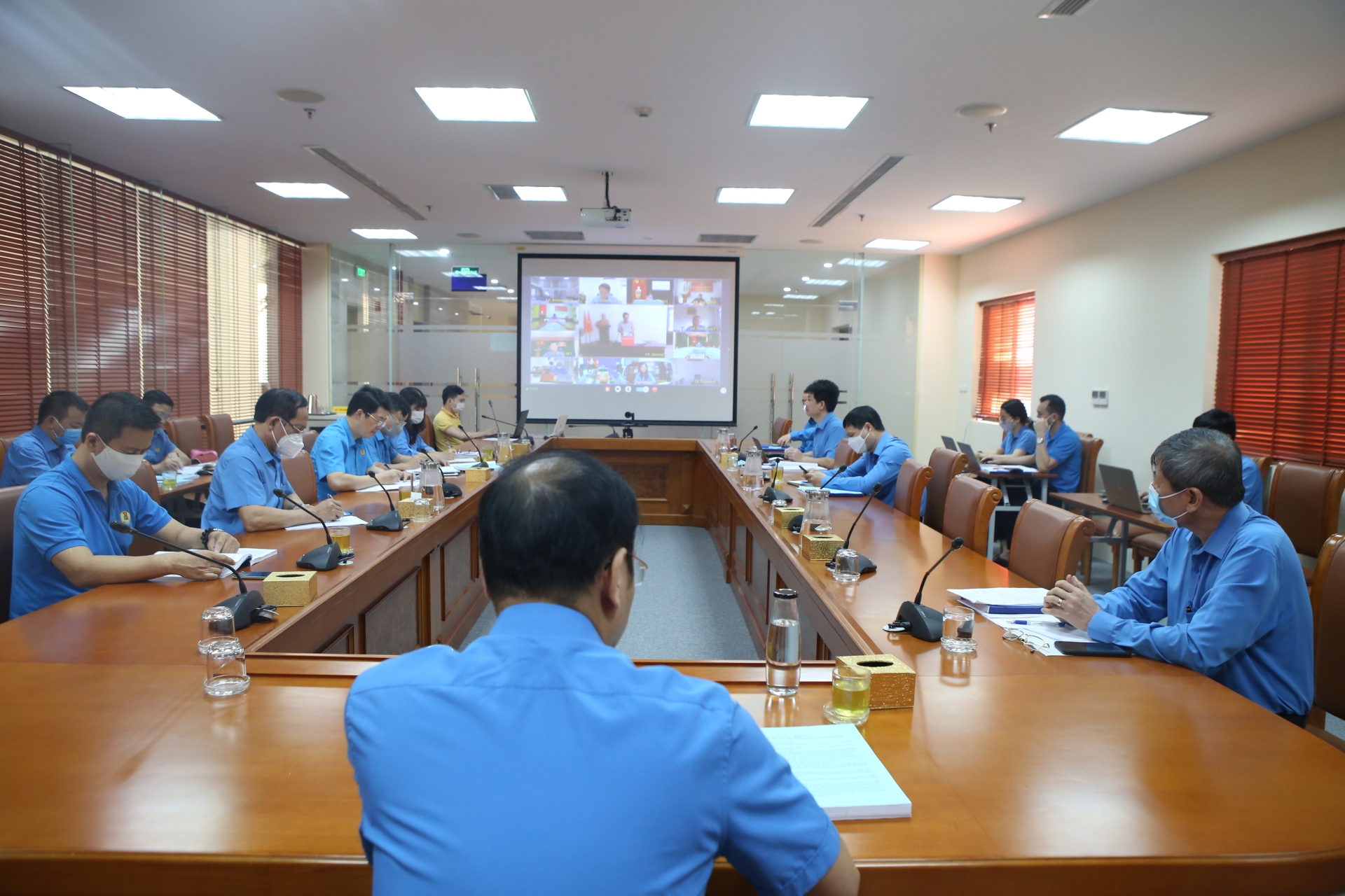 Kiến nghị xem xét hỗ trợ cho người lao động cách ly tại doanh nghiệp do dịch Covid-19 Kiến nghị xem xét hỗ trợ cho người lao động cách ly tại doanh nghiệp do dịch Covid-19