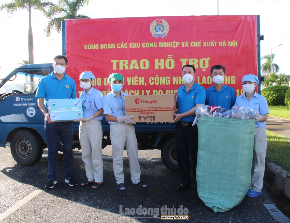 Tặng hơn 3.000 lọ viên muối tinh cho người lao động trong khu cách ly Tặng hơn 3.000 lọ viên muối tinh cho người lao động trong khu cách ly