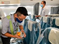 Lặng thầm những người thợ kỹ thuật tàu bay trong đại dịch Covid-19