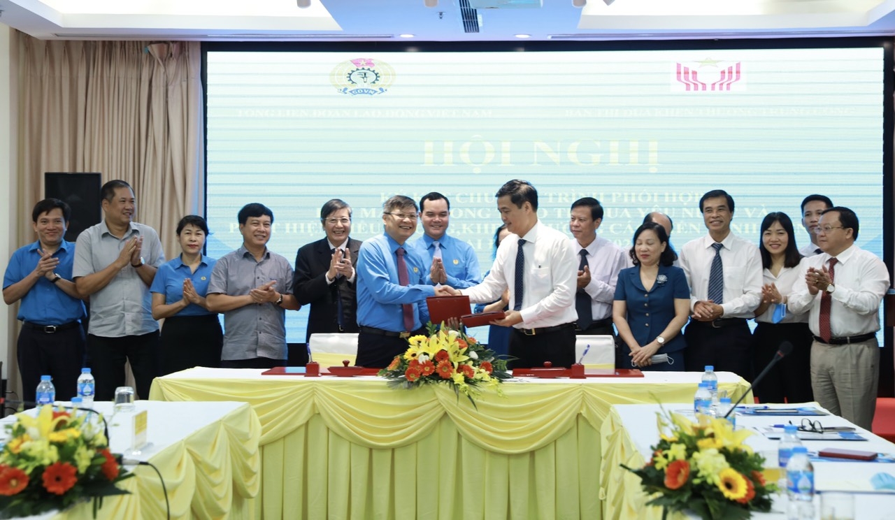 Tổng Liên đoàn Lao động Việt Nam và Ban Thi đua khen thưởng Trung ương ký kết Chương trình phối hợp giai đoạn 2020 - 2025 1605 z2022970907520 938e554f4cbacf228cfd599562c49a7f
