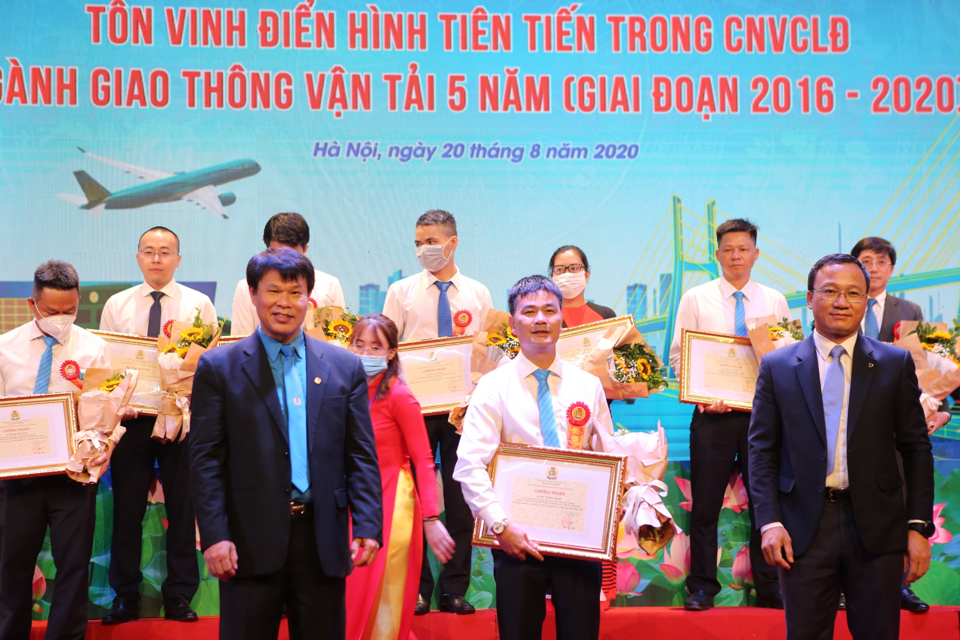 Tôn vinh 104 điển hình tiên tiến ngành Giao thông Vận tải giai đoạn 2016 – 2020 3203 img 0699