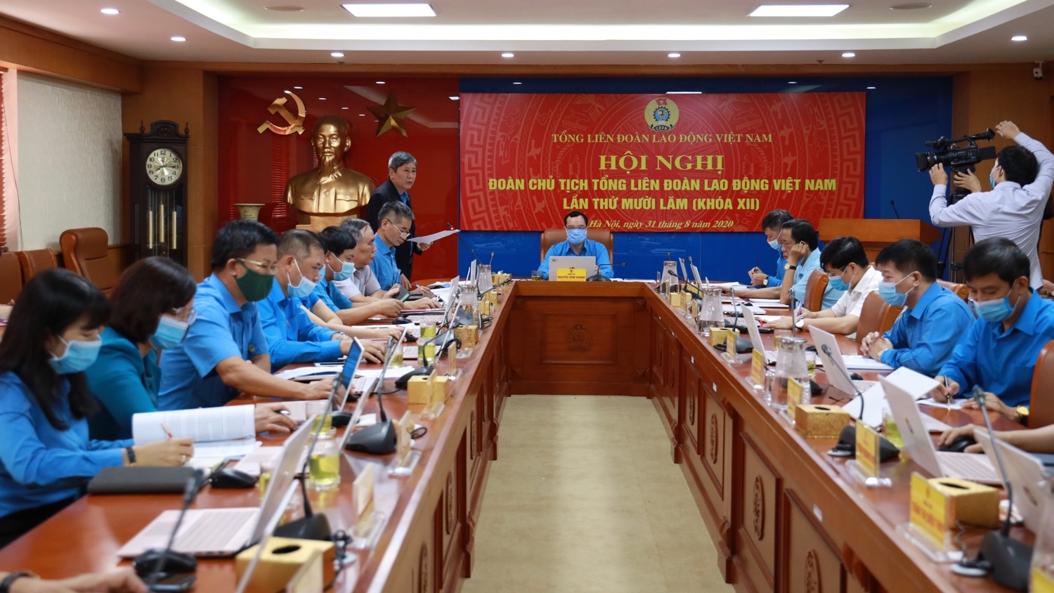 0445 7c61eddd 4ad9 4c50 bc1b cf47c563508f