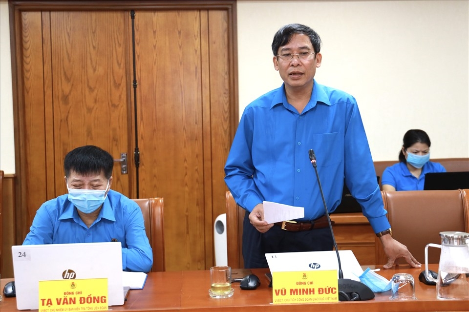 Theo đồng chí Vũ Minh Đức - Chủ tịch Công đoàn Giáo dục Việt Nam, cần quan tâm đến hoạt động tuyên truyền, giáo dục chính trị tư tưởng cho công nhân lao động trên mạng xã hội. Ảnh: H.N 0557 dong chi vu minh duc
