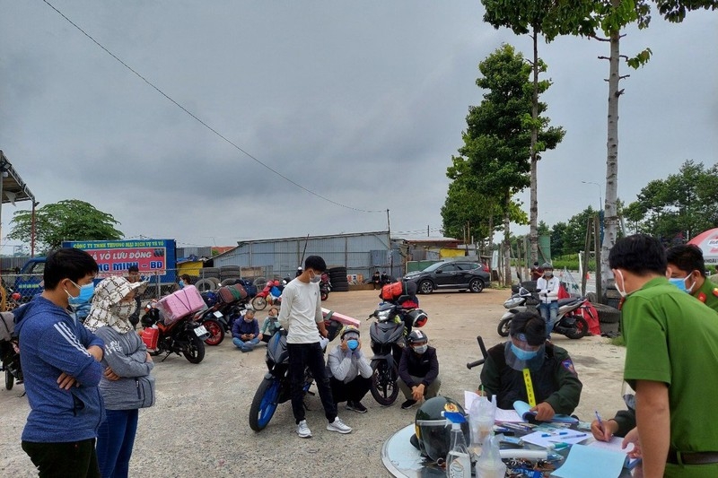 Công nhân cần nhận diện thông tin sai lệch gây khó khăn cho công tác phòng, chống dịch