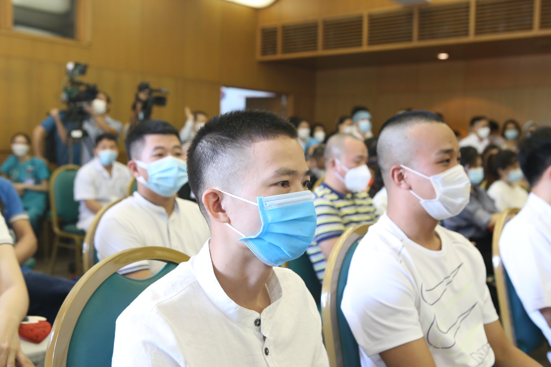 “Chúng tôi chấp nhận gian khổ để đổi lấy vinh quang, thắng lợi cuối cùng” “Chúng tôi chấp nhận gian khổ để đổi lấy vinh quang, thắng lợi cuối cùng”