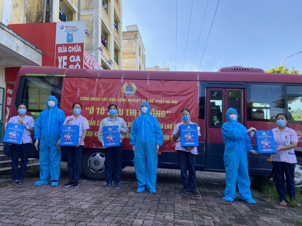 “Ô tô siêu thị 0 đồng” hỗ trợ công nhân khu công nghiệp