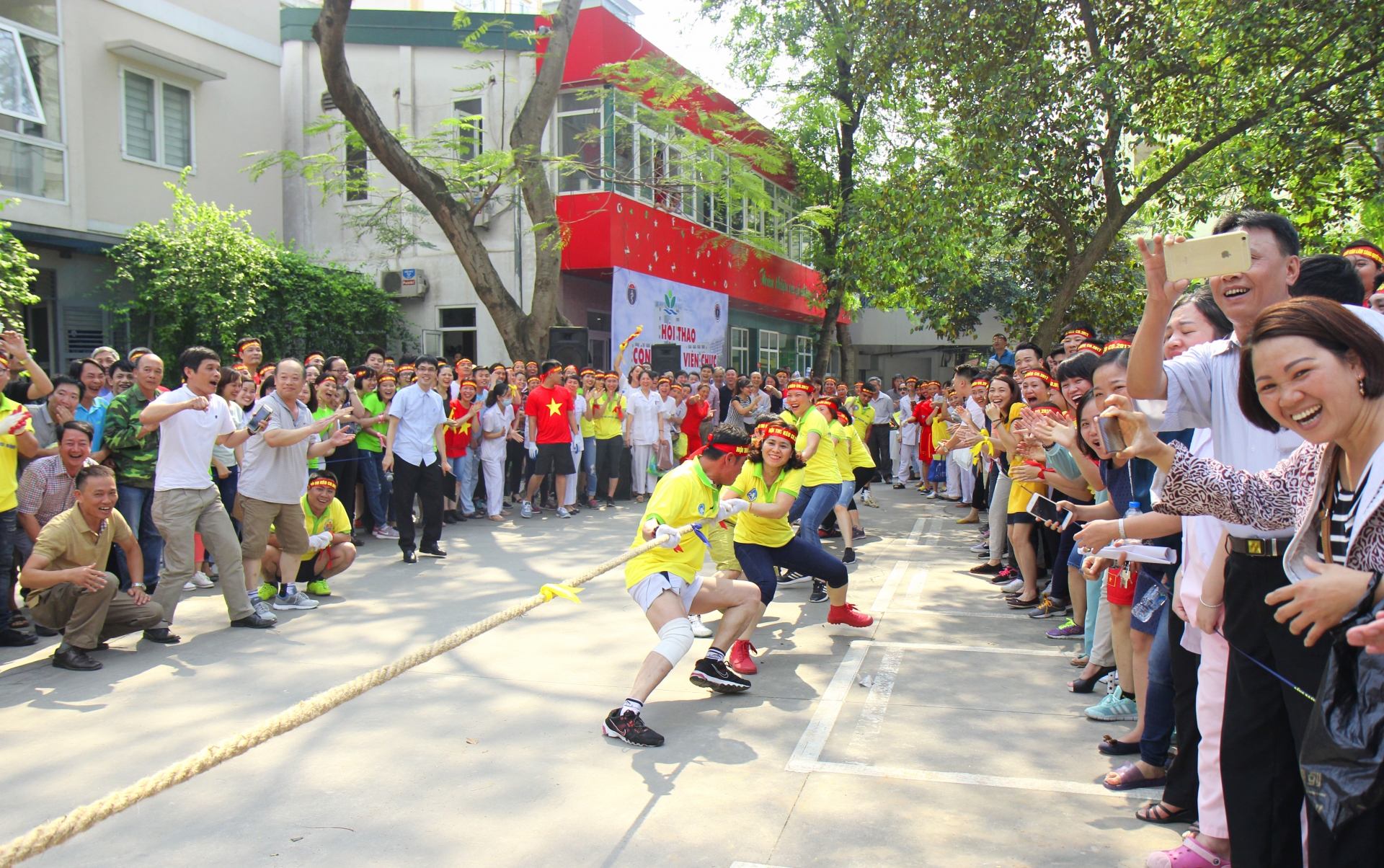 tsbs tran van hoc nhan to gan ket gan 2000 nguoi lao dong