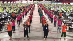 Bài thể dục "triệu view" được công nhân lao động thích thú