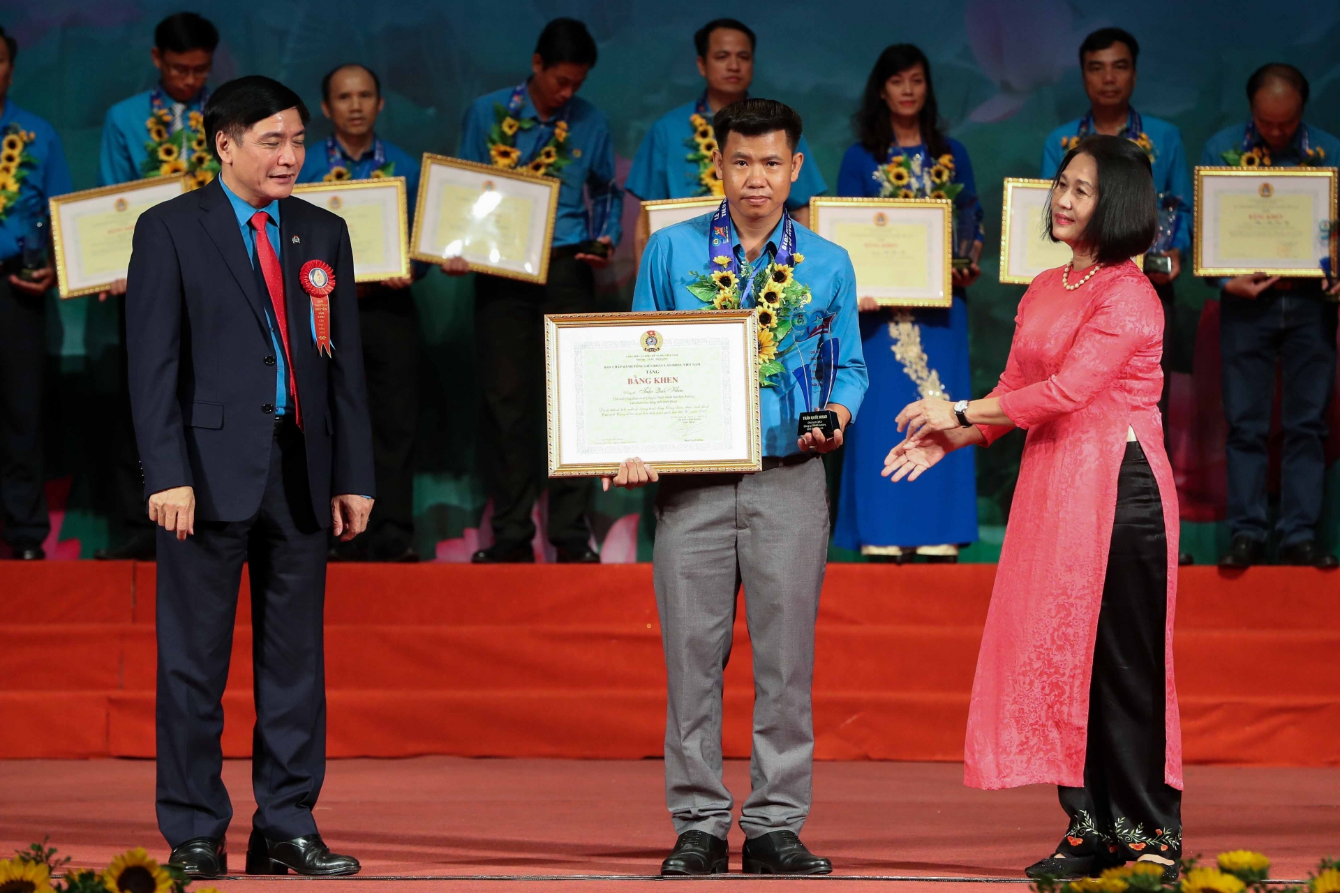 Cháy Cung Việt Xô và cảm xúc tình cảm tiếc nuối, xót xa của cán bộ Công đoàn chay cung viet xo va cam xuc tinh cam tiec nuoi xot xa cua can bo cong doan