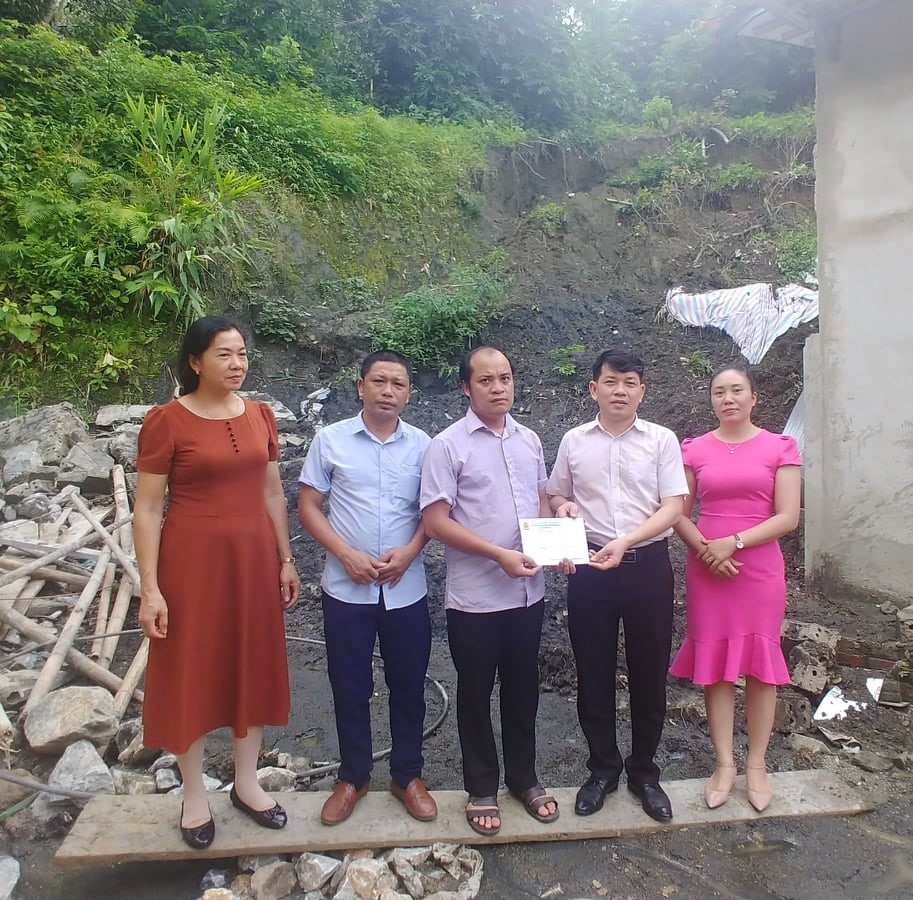 4250 37 trao ho thien tai 03