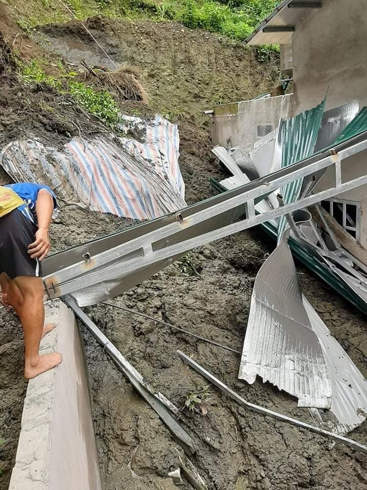 4349 37 trao ho thien tai 01