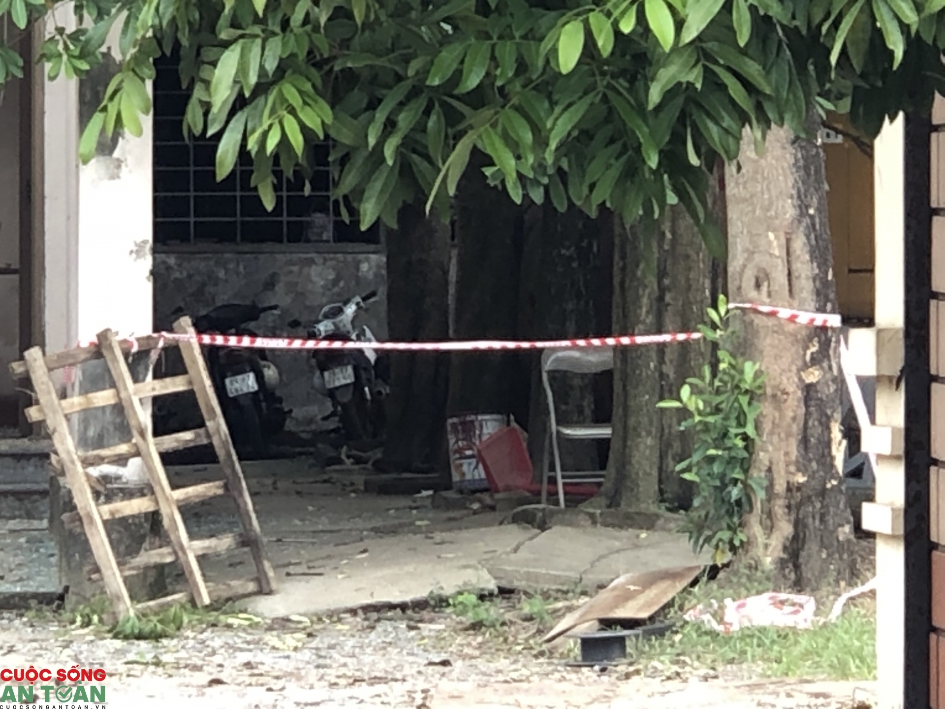 Công phong tỏa hiện trường vụ nổ tại khu công nghiệp Phú Thị 4706 0522 img 1825