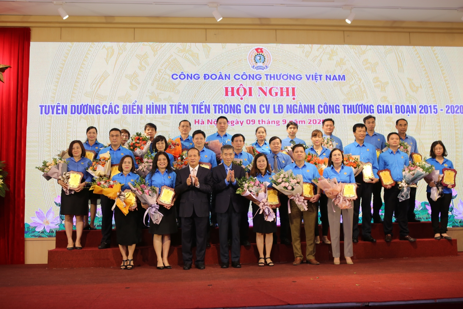 Thi đua yêu nước gắn với tạo ra hàng Việt Nam chất lượng cao