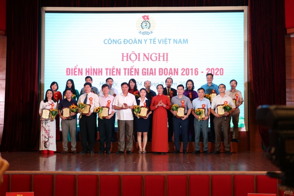 Tôn vinh các điển hình tiên tiến ngành Y tế giai đoạn 2016 - 2020 Tôn vinh các điển hình tiên tiến ngành Y tế giai đoạn 2016 2020