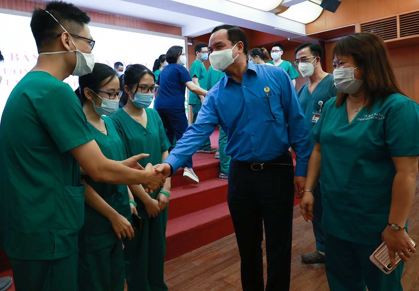 Vào “chảo lửa”, chúng em hi vọng dịch bệnh sớm được đẩy lùi! Vào “chảo lửa”, chúng em hi vọng dịch bệnh sớm được đẩy lùi!