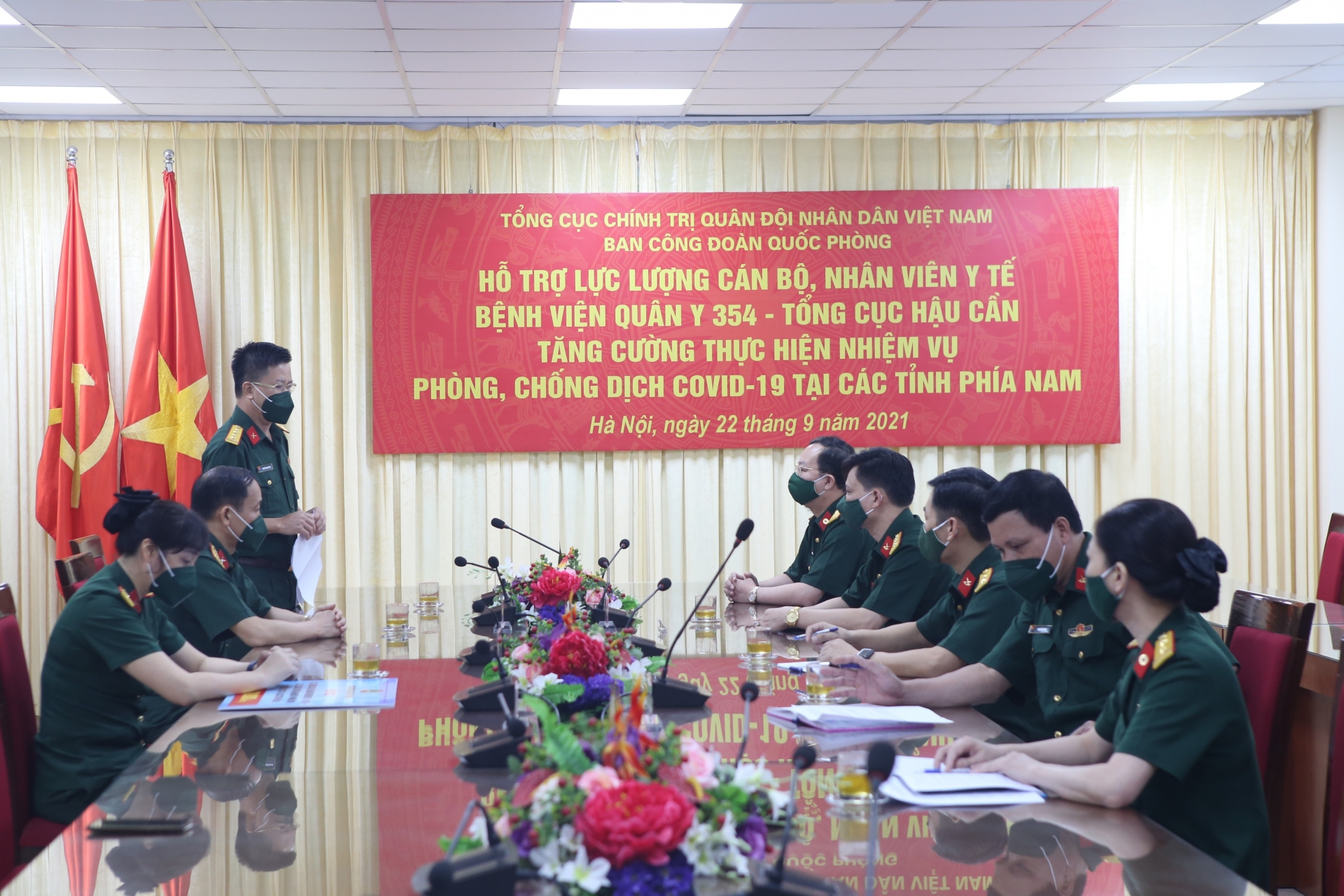 Công đoàn Quốc phòng trao 8,7 tỷ đồng hỗ trợ các lực lượng quân y