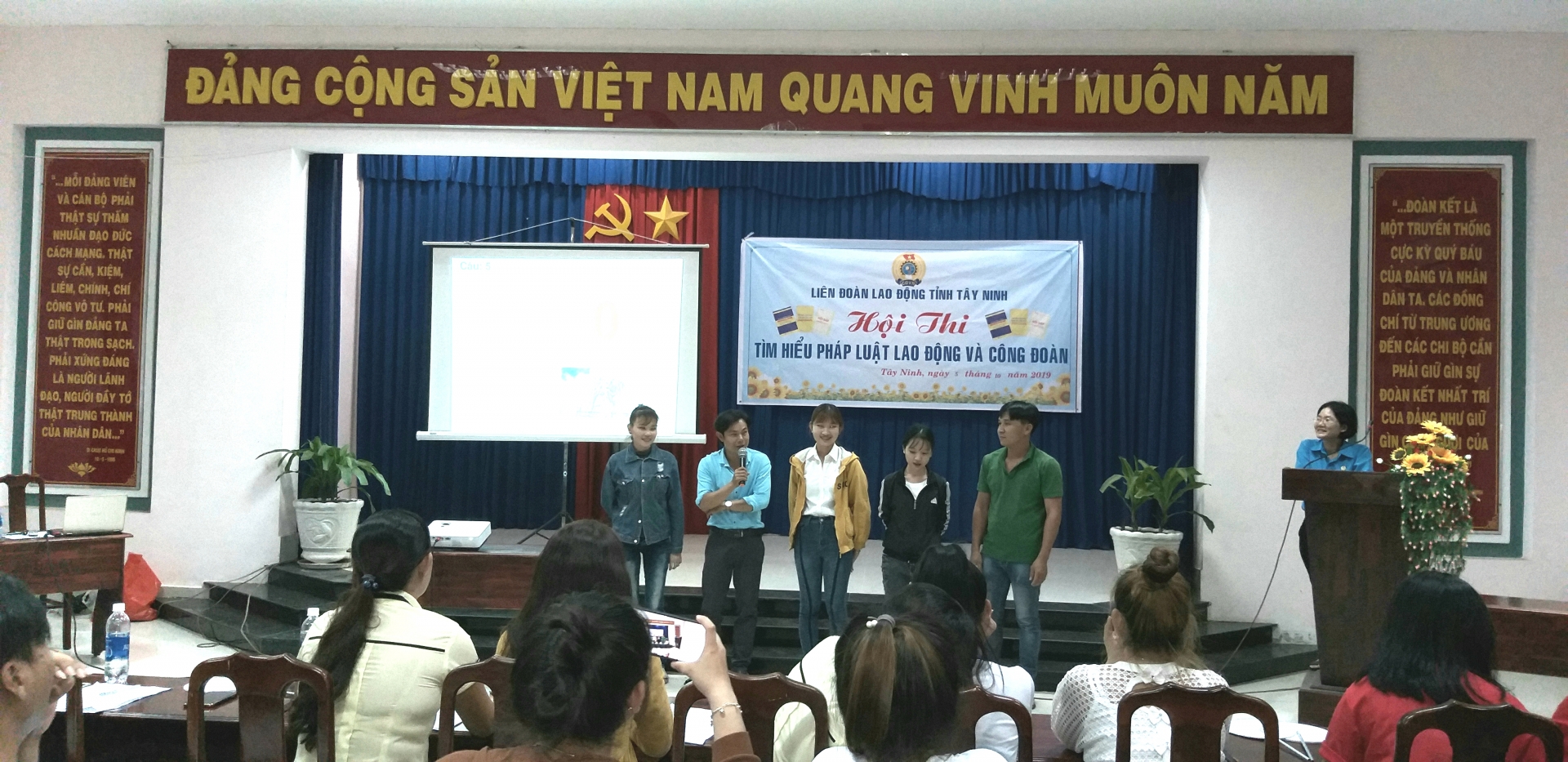 Tuyên truyền pháp luật, xả stress cho công nhân khu vực FDI vào dịp cuối tuần tuyen truyen phap luat xa stress cho cong nhan khu vuc fdi vao dip cuoi tuan