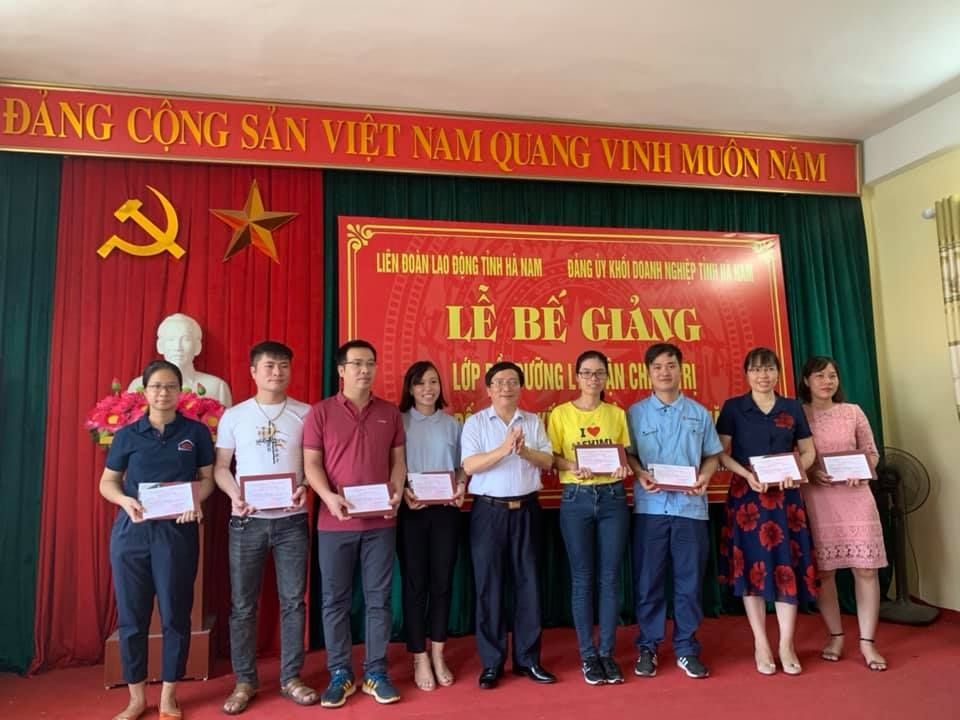 Bồi dưỡng lý luận chính trị cho 200 đoàn viên ưu tú của khu công nghiệp boi duong ly luan chinh tri cho 200 doan vien uu tu cua khu cong nghiep