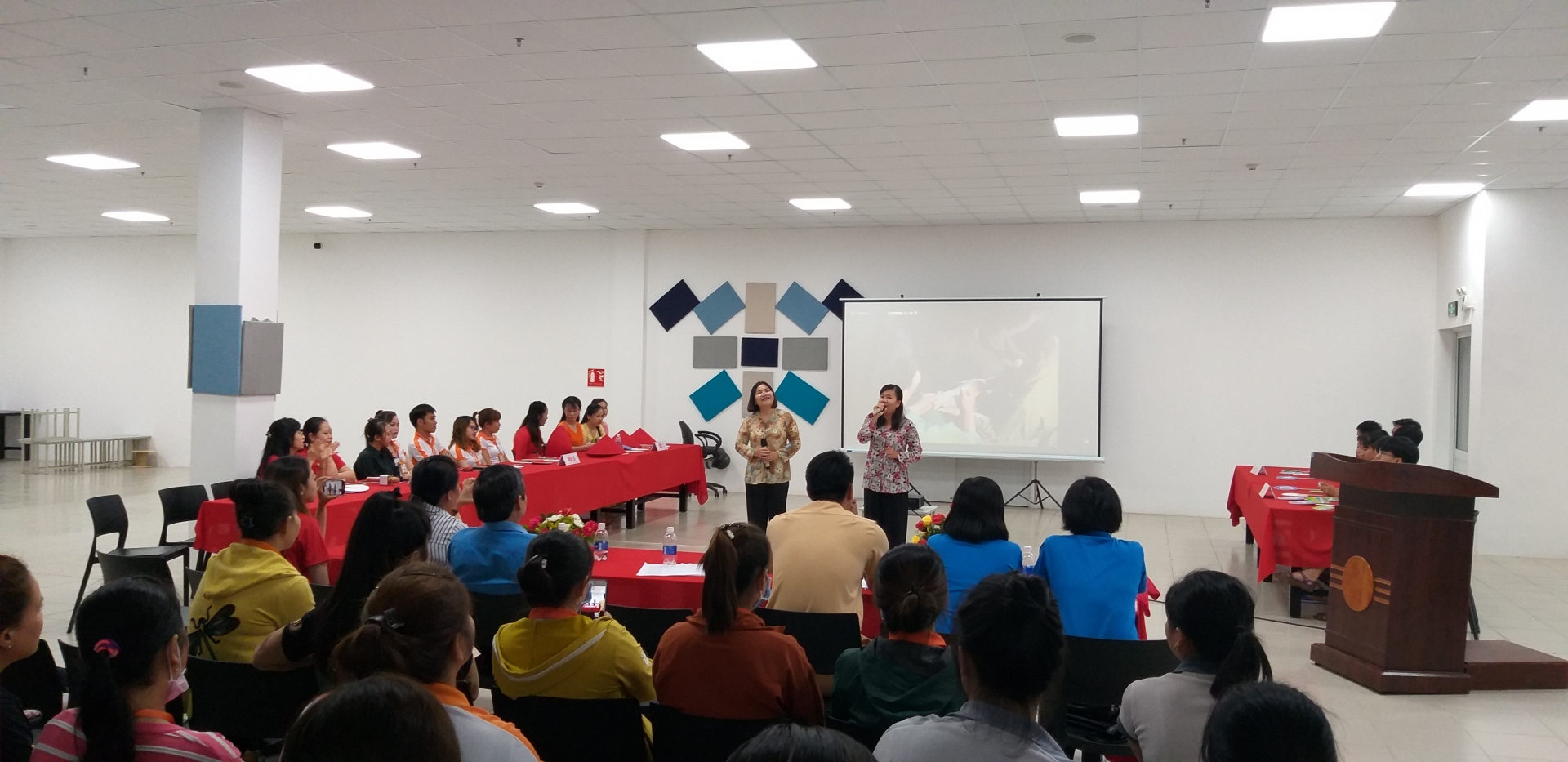 Đẩy mạnh tuyên truyền giao thông đường bộ cho công nhân khu công nghiệp day manh tuyen truyen giao thong duong bo cho cong nhan khu cong nghiep