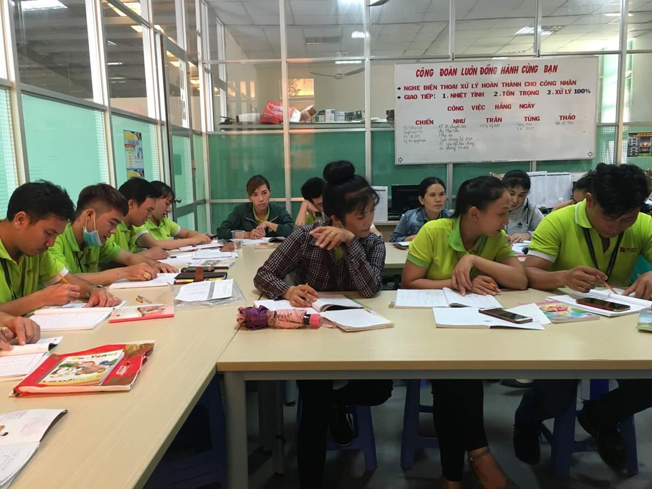 Nữ chủ tịch hết mình nâng cao năng lực cán bộ công đoàn nu chu tich het minh nang cao nang luc can bo cong doan